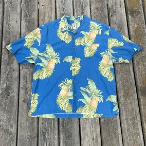 Jamaica Jaxx 100% Silk Pineapple Motif Hawaiian Style Button Up Shirt